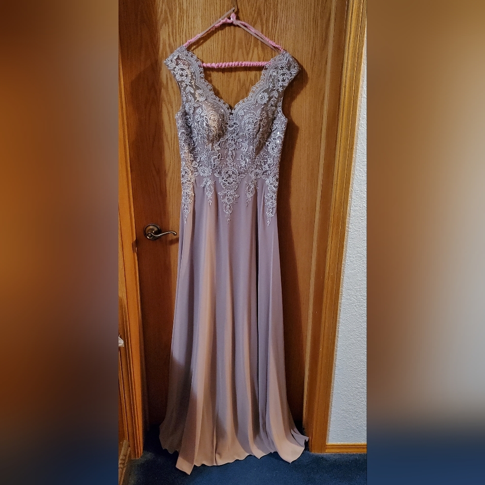 Dancing Queen M gown style 4122